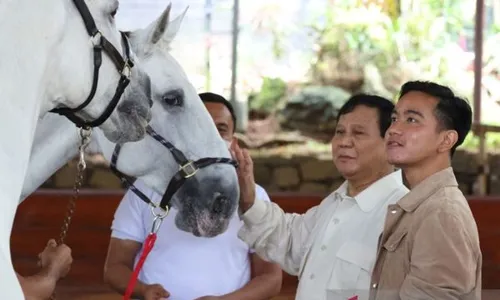 Prabowo Ajari Gibran Naik Kuda di Hambalang