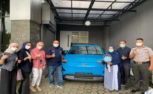 Rajin Pakai BRImo, Nasabah BRI Ini Dapat Hadiah Mobil Listrik Premium