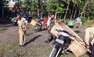 Tim Gabungan Bubarkan Pasar Liar Kambing di Tanon Sragen