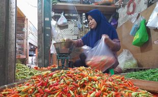 Hore, Harga Cabai, Daging, dan Bawang Terpantau Turun, Segini Harganya