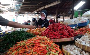 Cabai Nyaris Rp100.000/Kg, Pemilik Warung Makan di Karanganyar Menjerit