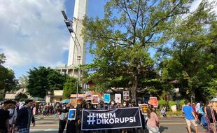 BEM UNS Solo Ramaikan Tagar #Iklim Dikorupsi di CFD, Apa Maksudnya?