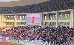 Stadion Manahan Solo Langsung Hening untuk Pemilik No. Punggung 17