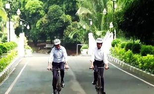 Momen Jokowi Gowes Bareng PM Baru Australia Pakai Sepeda Bambu