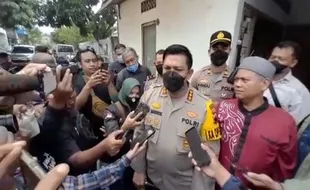 Ini Dasar Polisi Copot Papan Nama Di Kantor Khilafatul Muslimin Solo