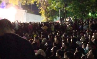 Konser Trisakti Di Solo: Penonton Ngeluh Kelamaan Nunggu Denny Caknan