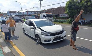 Braak! Laka Karambol di Jalan Solo-Jogja: Mobil, Truk & Motor Tabrakan