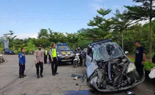 Ringsek! Kondisi Mobil & Truk yang Laka di Simpang Solidaritas Boyolali