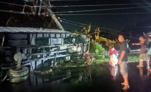 Truk Terguling di Tikungan Lemahbang, Sragen, 2 Orang Terluka