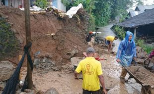 Longsor dan Pohon Tumbang Terjang Karangpandan & Jumantono