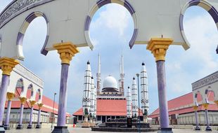 Perpaduan 3 Arsitektur di Masjid Terbesar Jawa Tengah