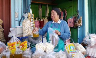 Beli Minyak Goreng Curah Pakai PeduliLindungi, Bakul Boyolali: Ribet!