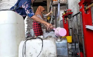 Bakul di Sragen Ini Bawa 12 KTP Demi Bisa Beli 6 Jeriken Migor Curah