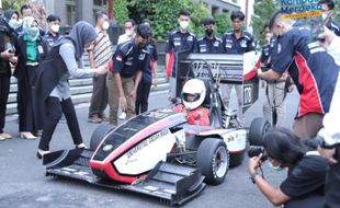 Keren! Mobil Balap Formula UGM Ikut Kompetisi di Belanda