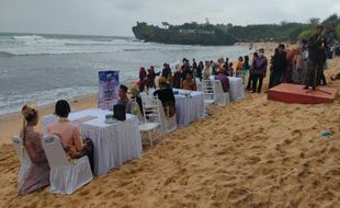 Unik, 6 Pasangan Ini Menikah dengan Mas Kawin Lobster Goreng