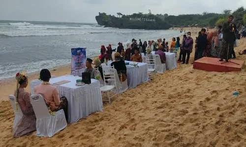 Unik, 6 Pasangan Ini Menikah dengan Mas Kawin Lobster Goreng