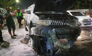 Kecelakaan, Mobil Pajero dan Motor Beat Terbakar di Solo Baru Sukoharjo