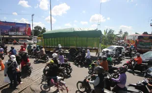 Simpang Joglo Solo Ditutup, Sopir Truk Mumet Biaya Operasional Bengkak