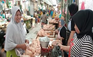 Harga Daging Ayam di Pasar Bunder Naik Rp2.000/kg