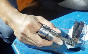 Jari Warga Ini Terjepit Piston, Damkar Jogja Turun Tangan