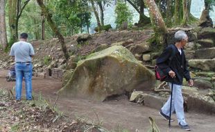 Situs Planggatan dekat Candi Sukuh, Tempat Tinggal Orang Suci