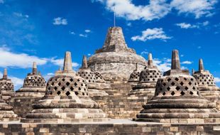 Wow! Turis Asing ke Candi Borobudur saat Libur Akhir Tahun Capai 10.000 Orang