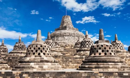 Wow! Turis Asing ke Candi Borobudur saat Libur Akhir Tahun Capai 10.000 Orang