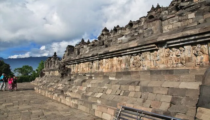 Jumlah Pengunjung Hendak Dibatasi, Berapa Daya Tampung Candi Borobudur?