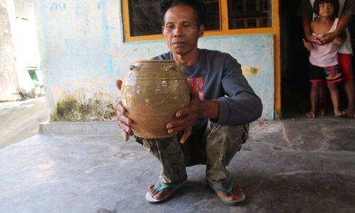 Peroleh Bisikan Misterius Saat Gali Tanah, Warga Klaten Dapat Guci Kuno