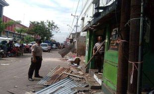 Lapak Mulai Dibongkar, Pedagang Oprokan Sekitar Pasar Legi Solo Pasrah