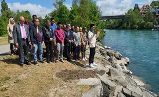 Ridwan Kamil Pimpin Salat Gaib di Sungai Aare sebelum Pulang ke Bandung