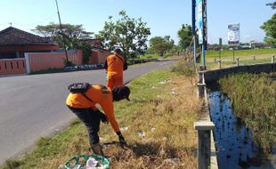 Alamak! Sampah Berserakan di Pinggir Jalan Banmati Sukoharjo