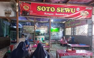 Soto Sewu Bu Dwi Karanganyar, Penyelamat di Tanggal Tua