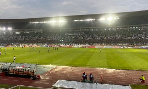 Stadion Manahan Solo Mendadak Hitam