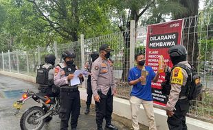 Nekat Bawa Miras Ke Stadion Manahan Solo, Suporter Ditangkap Polisi