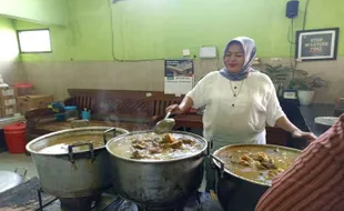 Langganan Pejabat, Ini Menu Terfavorit di Tengkleng Mbak Diah Sukoharjo