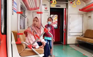 Uji Coba KRL Solo-Palur Bawa Penumpang, Ada Yang Baru Kali Pertama Naik