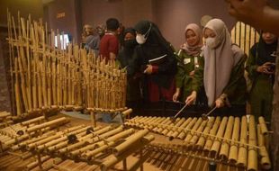 Jadi Google Doodle Hari Ini, Berikut Sejarah Angklung