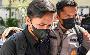 Bharada E Lihat Ferdy Sambo Pegang Pistol, Brigadir J Bersimbah Darah