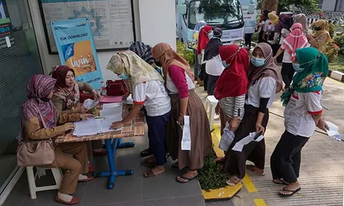 Ribuan Buruh dan Petani Tembakau di Batang Terima BLT DBHCHT