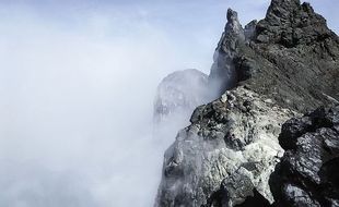 Kehancuran Puncak Garuda Gunung Merapi, Lokasi Pendaki Jatuh 2015