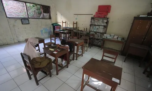 Sekolah Negeri Kekurangan Murid, Apanya yang Salah