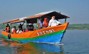 Nikmati WKO, Naik Perahu dari New Kemukus-Boyolayar Bayar Rp50.000