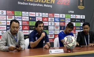 Dibilang Main Parkir Bus, Begini Tanggapan Pelatih Arema FC