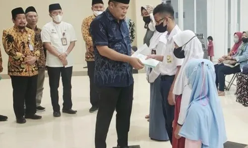 375 Anak Yatim karena Covid-19 di Karanganyar Terima Bantuan Baznas