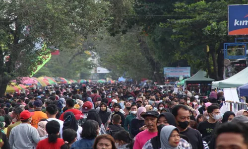 Datangi CFD Jl. Mayor Kusmanto, Bupati Klaten: Seperti Pasar Tumpah