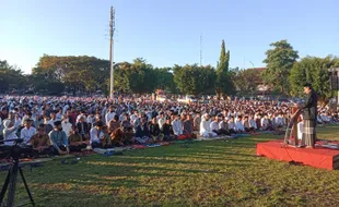 Ribuan Warga Karanganyar Ikuti Salat Iduladha di Alun-Alun