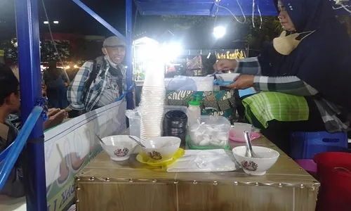 Jamu Jun Jadi Jajanan Favorit di Kuliner Malam Kauman