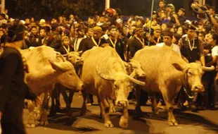 400 Personel Gabungan Kawal Kirab Pusaka 1 Sura Keraton Solo