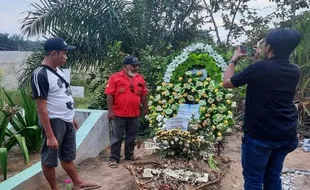 Kerabat Jaga Ketat Makam Brigadir J Jelang Autopsi Ulang